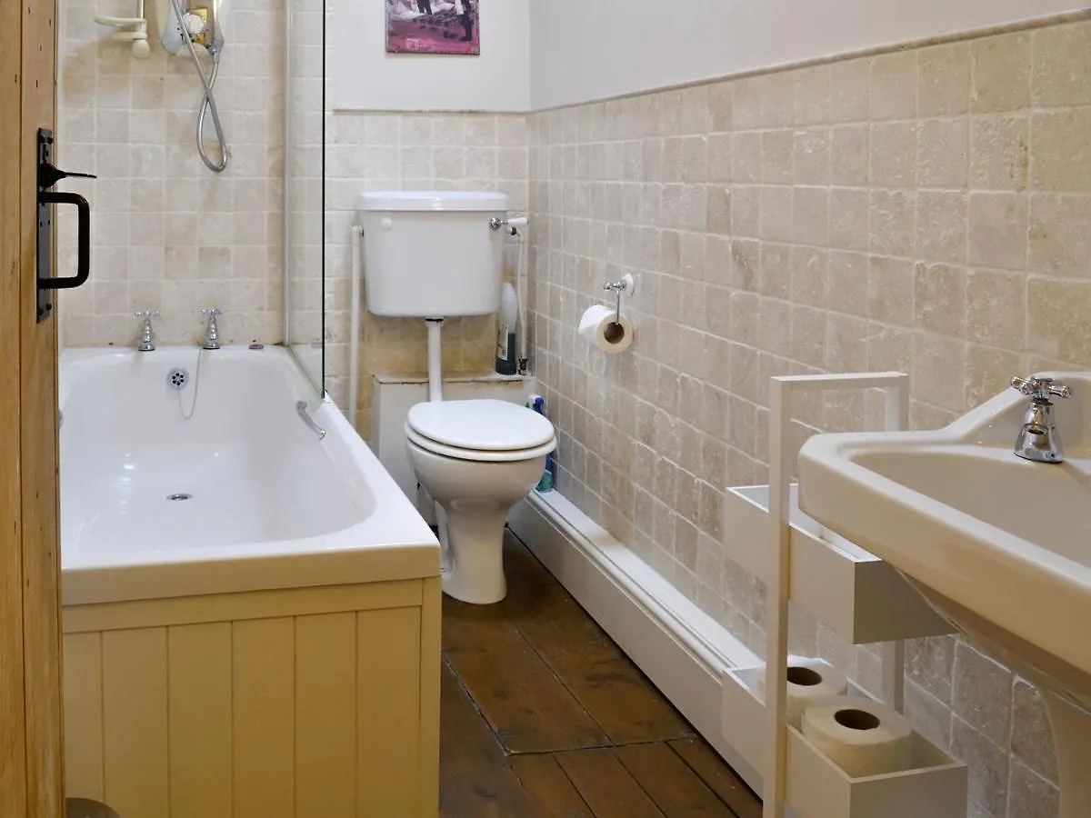 Whisper Cottage Hebden 0*,